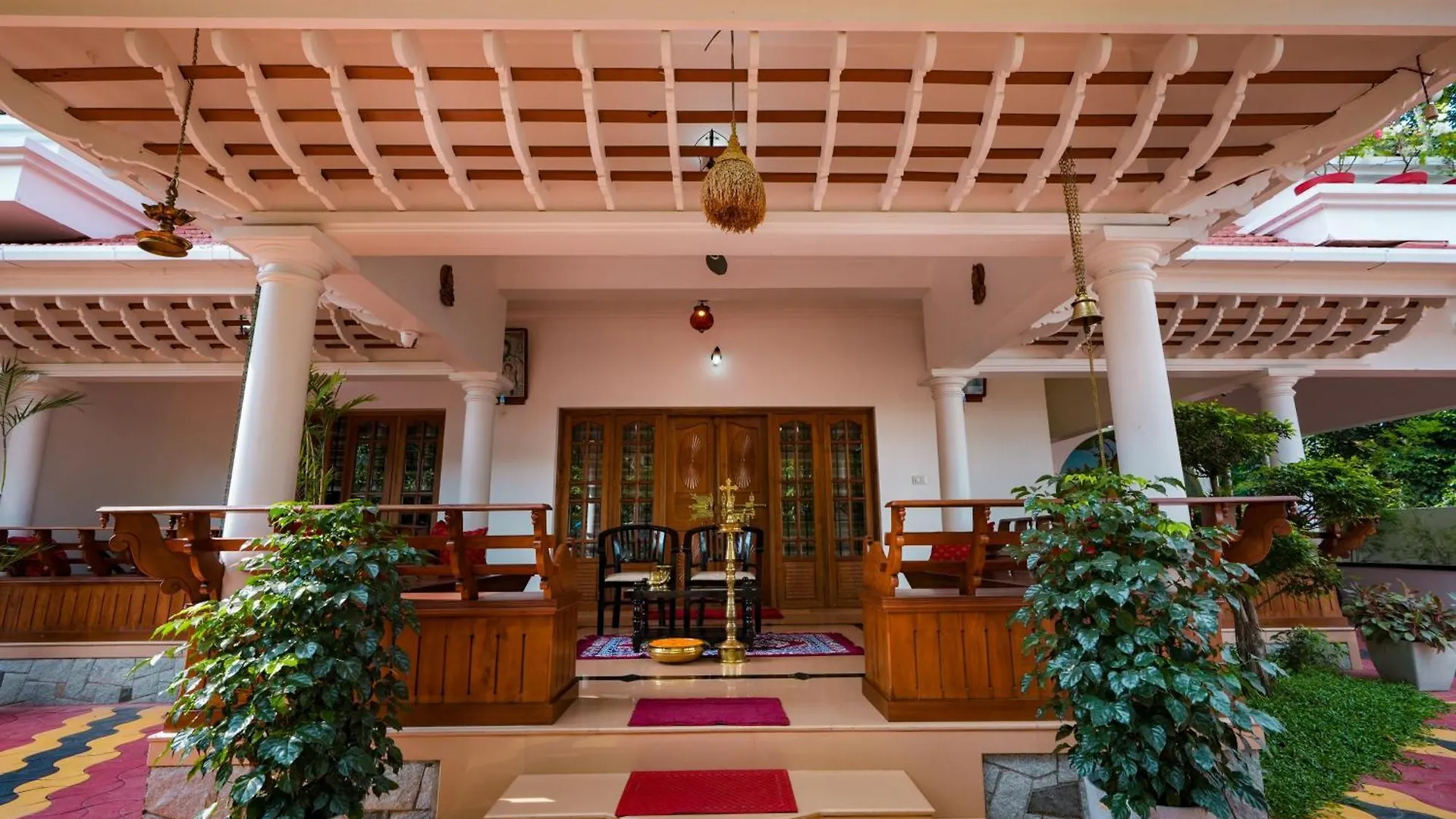 Parudeesa - Heavenly- Luxurious Palace Look-Near Cbd - Kerala - India With Breakfast Kāladi Indien